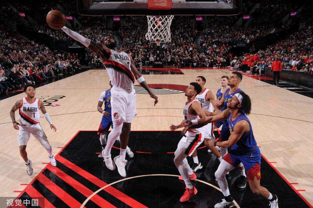 儘管他的巨 儘管他的巨