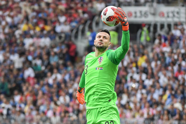 不同社会背 不同社会背